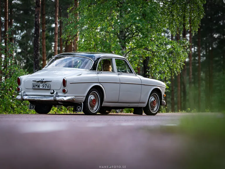 En klassisk renoverad Volvo Amazon 1960 under Small Lake’s Run.