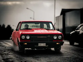 Fotografering av Chevrolet Chevelle malibu 1965 under karnevalståget i Alfta, Hälsingland